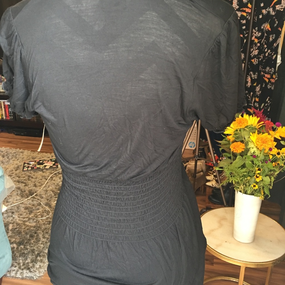 👸🏻Decided button up Ruffle top.🧚🏻‍♀️💅🏼👛💕💕 - Picture 6 of 7